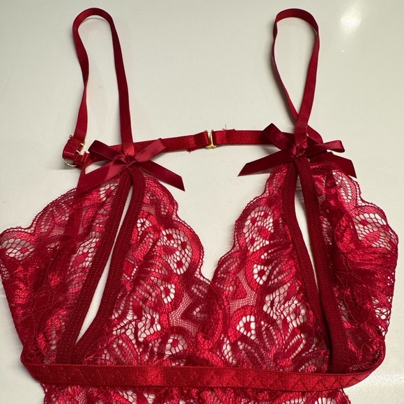 Red Floral Lace Sexy Crotchless Lingerie one piece bodysuit w bows Small New - Picture 3 of 8